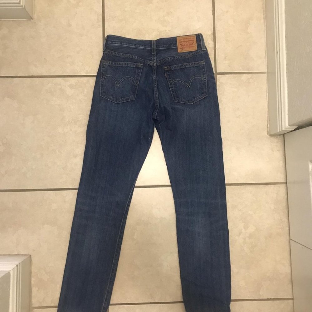 Levi's 501 Medium dark wash 26x30 - Picture 2 of 6